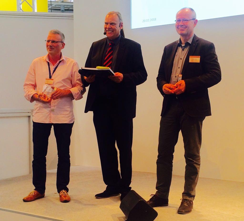 Steffen Schuster bei der Preisverleihung des eLearning Awards für das gemeinsame Projekt von educube und der BS15.